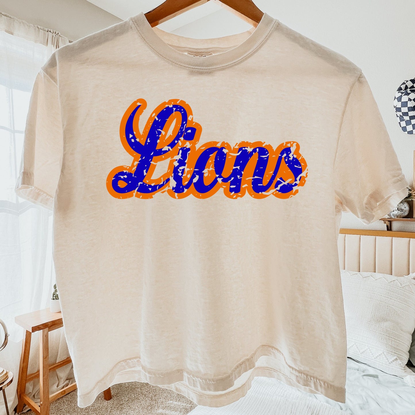 Lions Distressed Boxy Crop